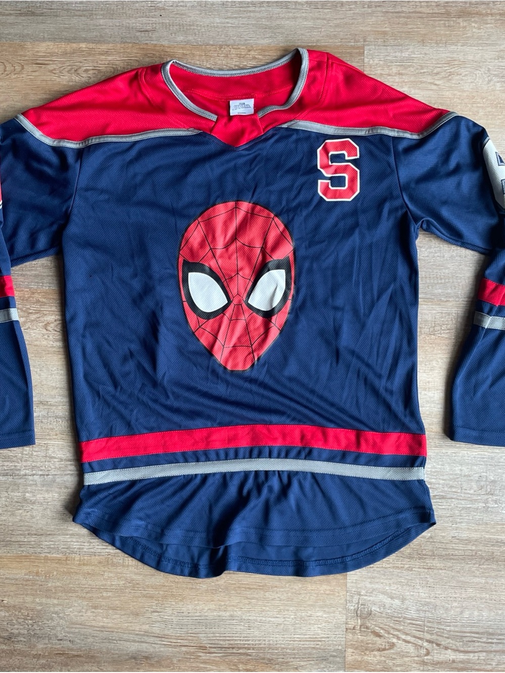 Spider-Man Hockey Jersey Adult Size Small (34-36) #62 Marvel Long Sleeve
